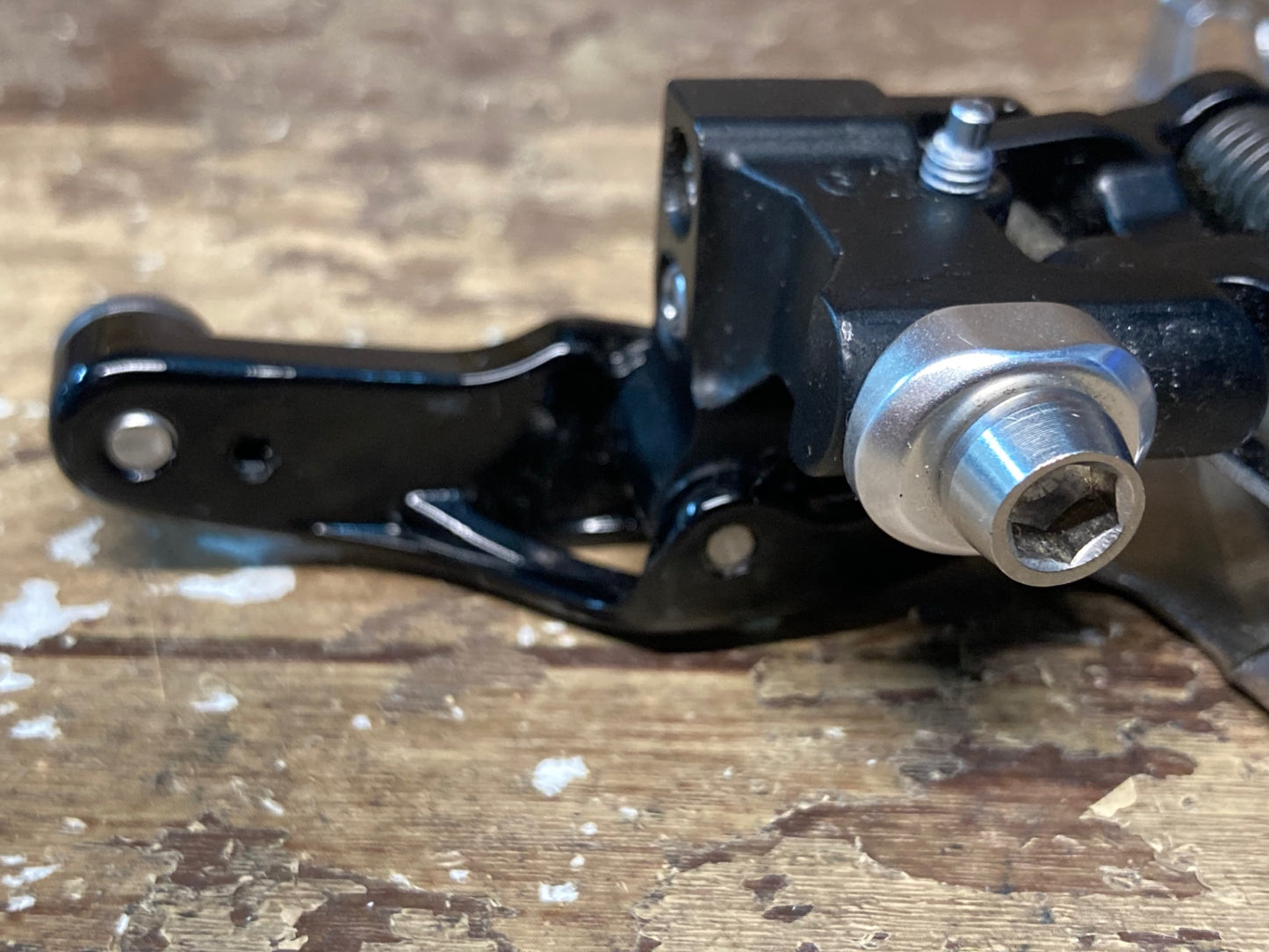 IL189 シマノ SHIMANO 105 FD-5800 フロントディレイラー 黒 直付