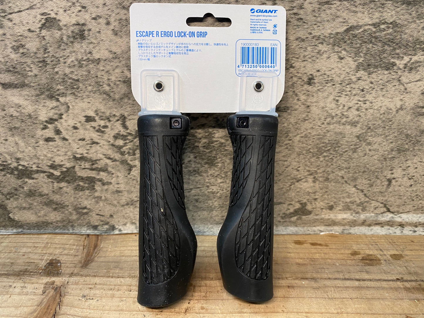 IV661 ジャイアント GIANT ESCAPE R ERGO LOCK ON GRIP グリップ