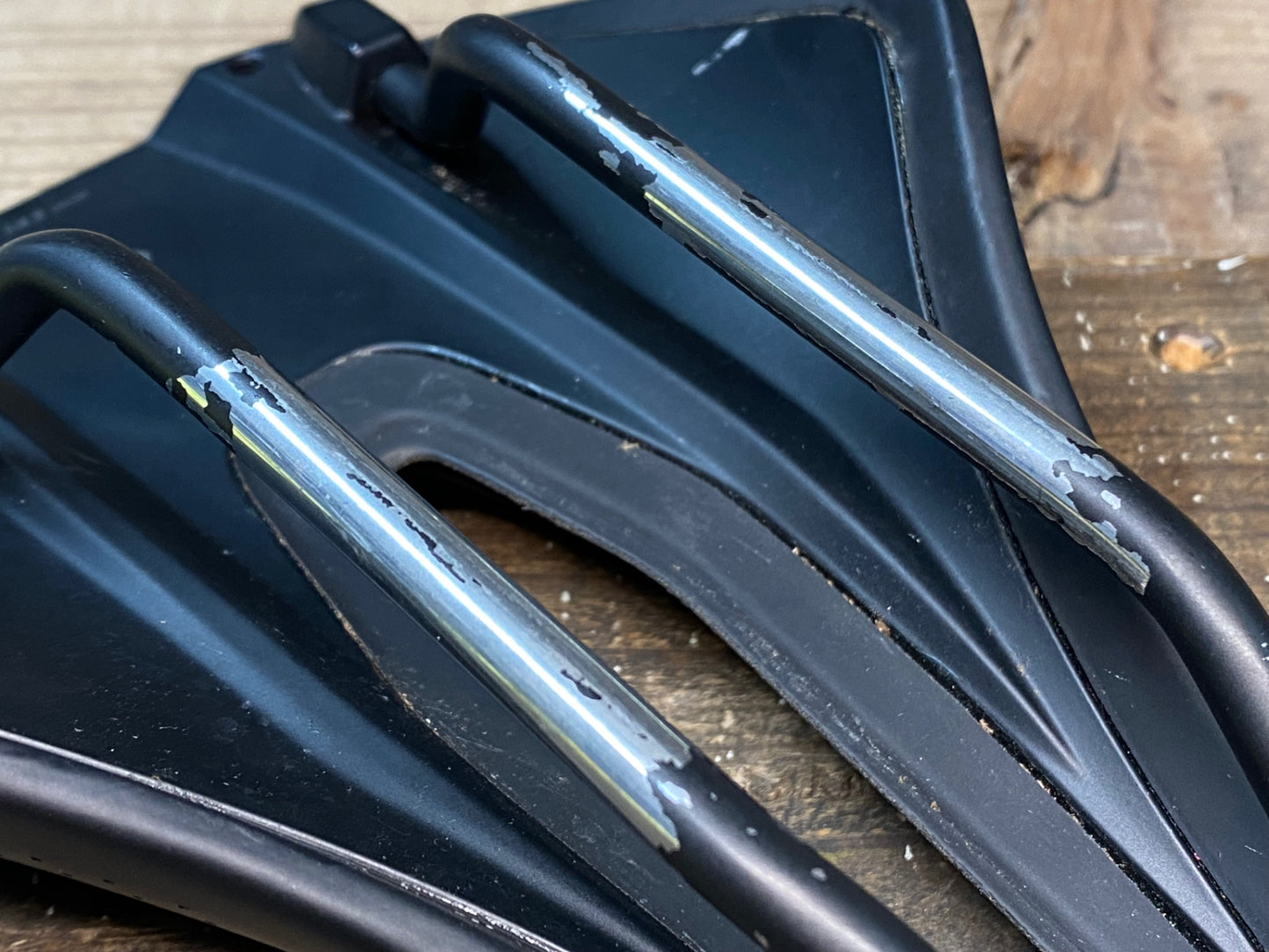 IP418 スペシャライズド SPECIALIZED Power Arc Expert サドル黒 143mm Hollow Tiレール