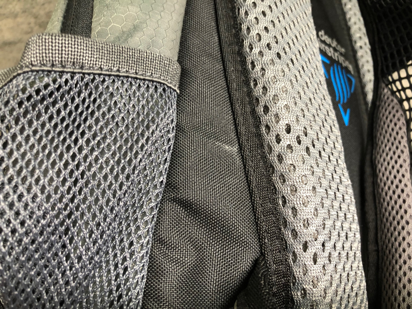 IT247 ドイター deuter raceX リュック バッグパック グレー 黒 ヘルメットホルダー付属