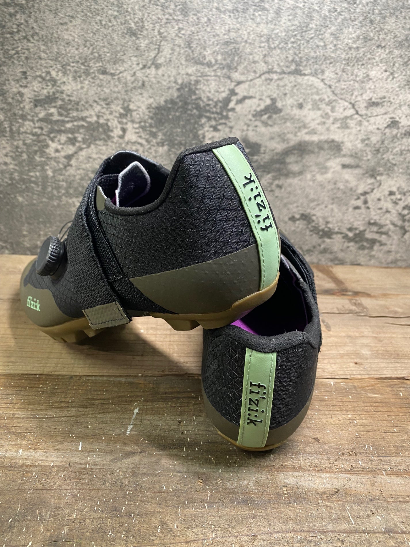 IO454 フィジーク fizik ベント VENTO FEROX CARBON ビンディングシューズ SPD EU41 黒