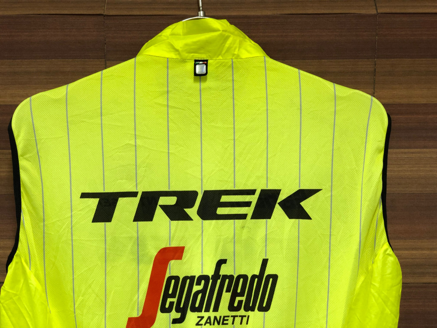 IP219 サンティー二 SANTINI TREK Segafredo サイクルベスト ジレ 黄緑 M