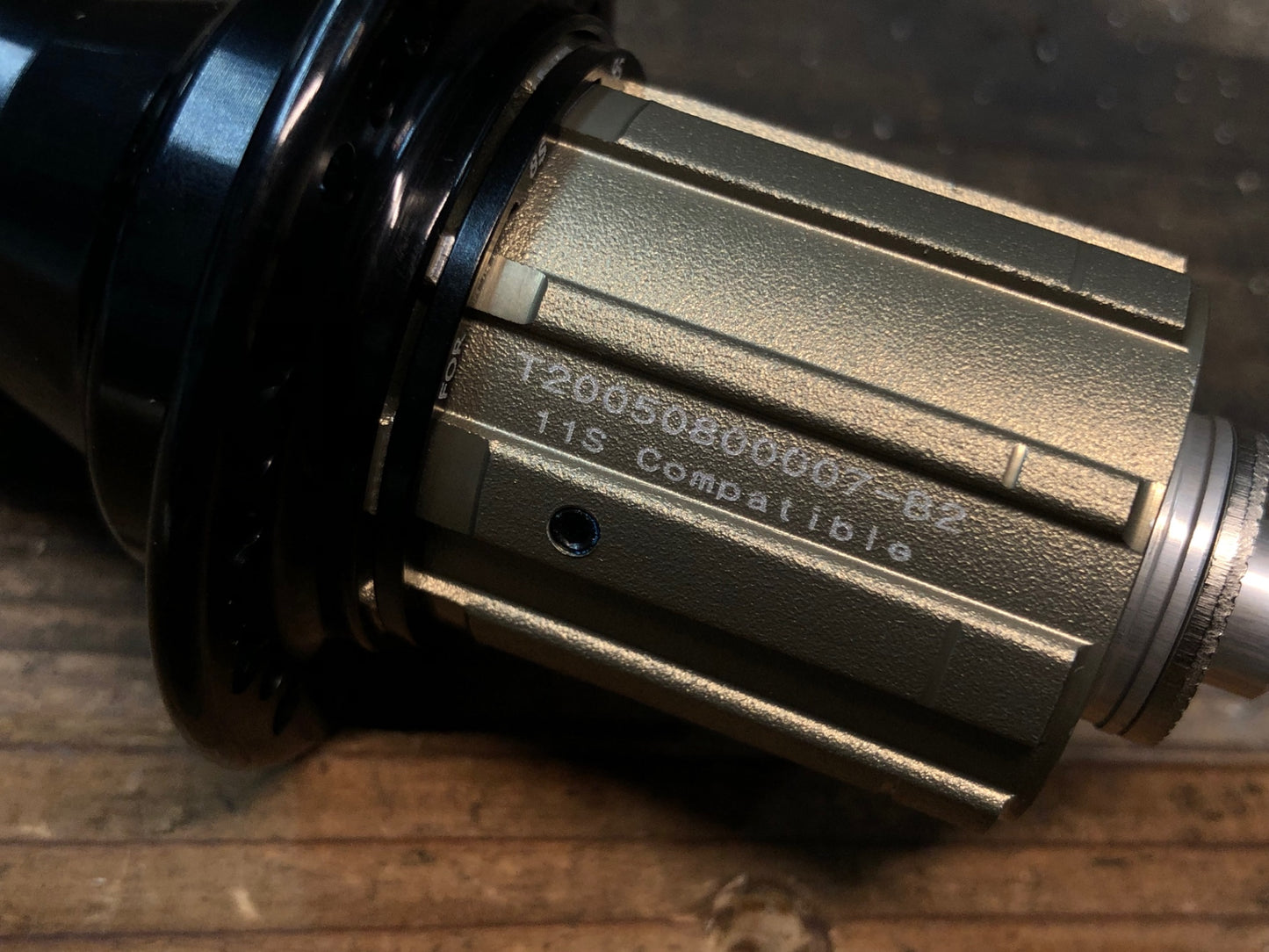 IP577 TNi Evolution Light フリーハブ シマノ11S対応 32H