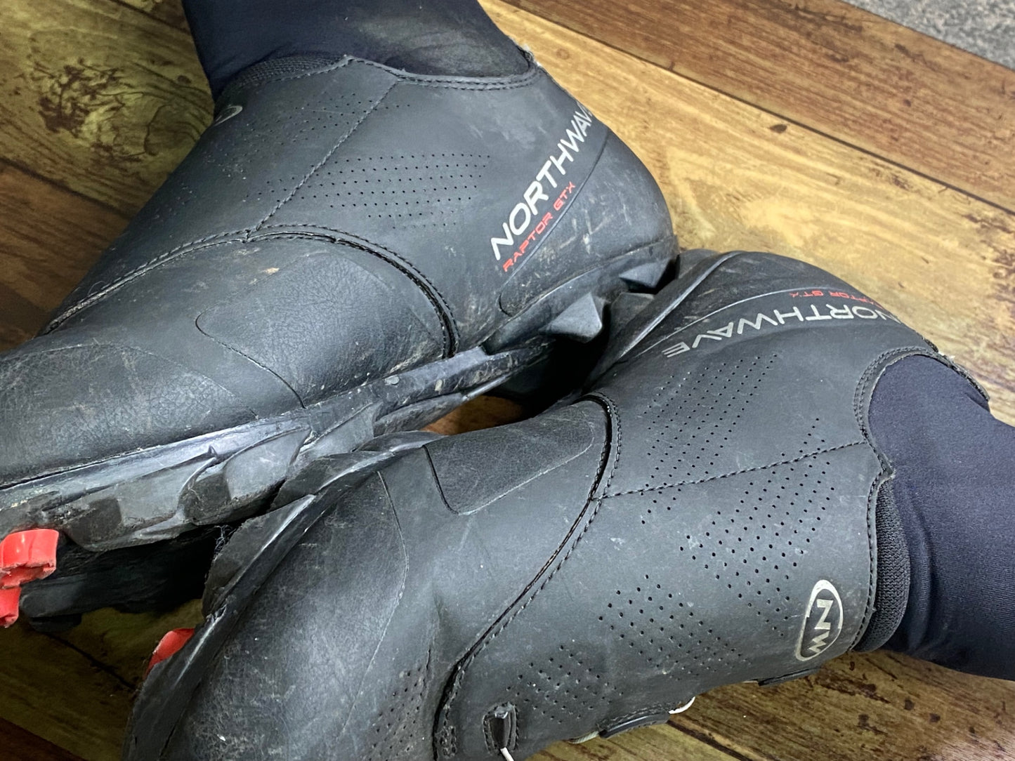 IY842 ノースウェーブNORTHWAVE RAPTOR GTX ビンディングシューズ 黒 GORE-TEX EU43