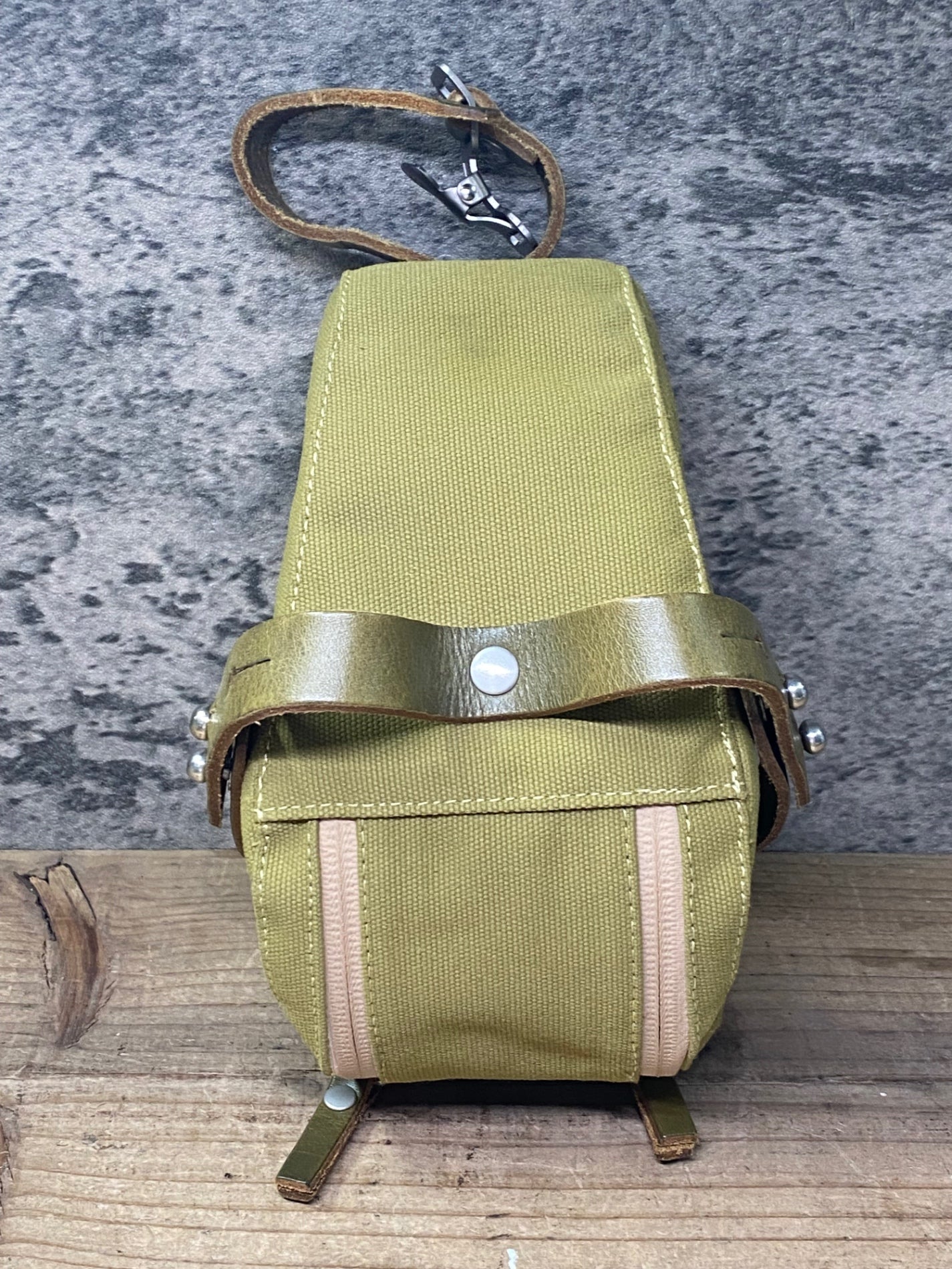 JC532 ブルックス BROOKS ISLE OF WIGHT SADDLE BAG サドルバッグ OLIVE Sサイズ 0.8L