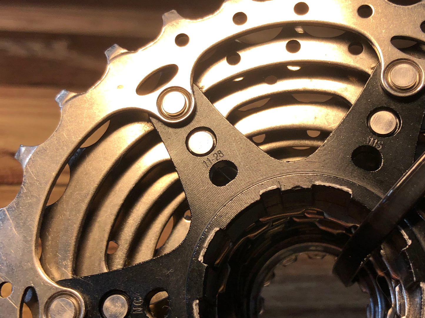 GK526 シマノ SHIMANO 105 CS-5800 スプロケット 11-28T 11S ※歯に磨耗あり