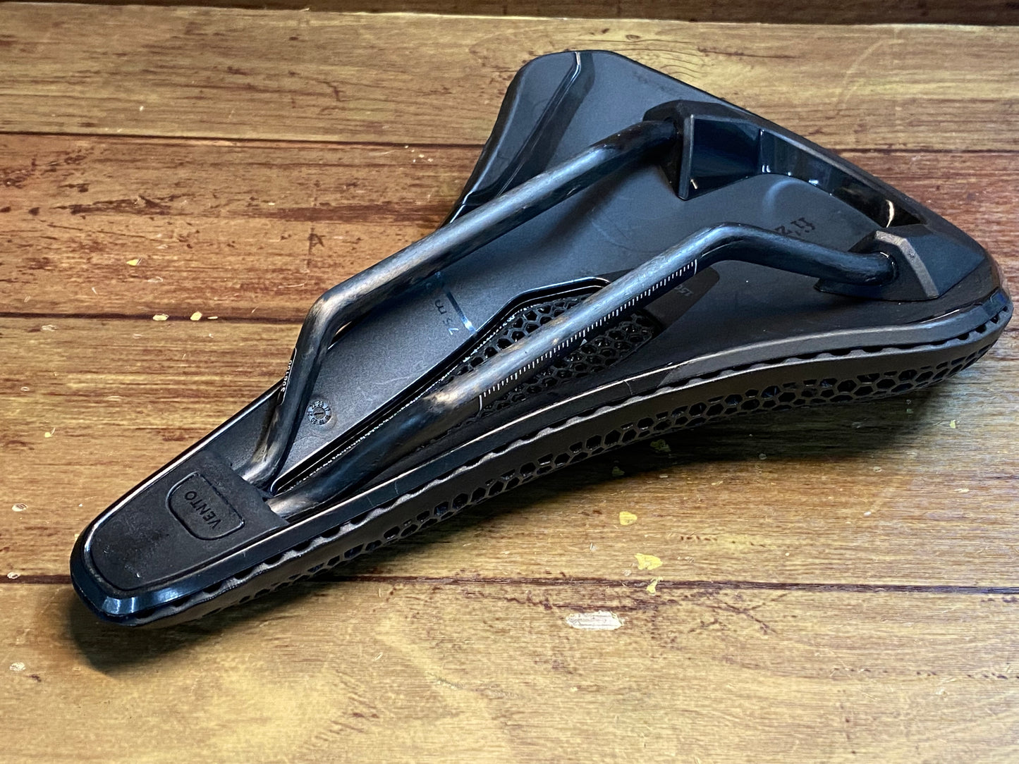 HB283 フィジーク fizik サドル VENTO ARGO R1 ADAPTIVE 150mm カーボンレール