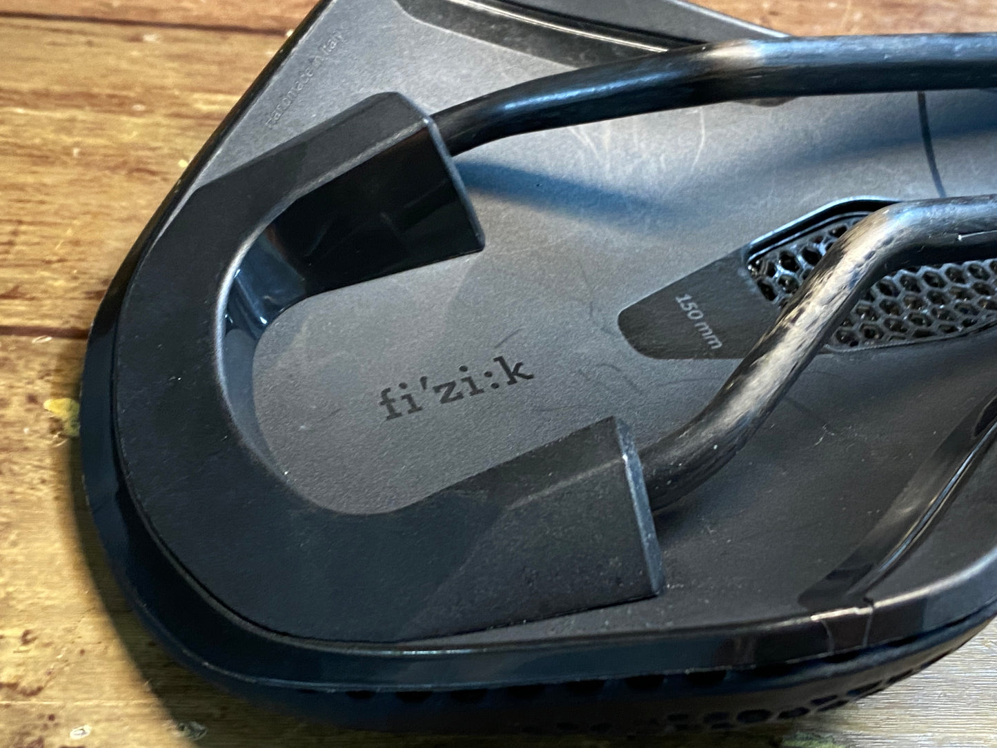 HB283 フィジーク fizik サドル VENTO ARGO R1 ADAPTIVE 150mm カーボンレール