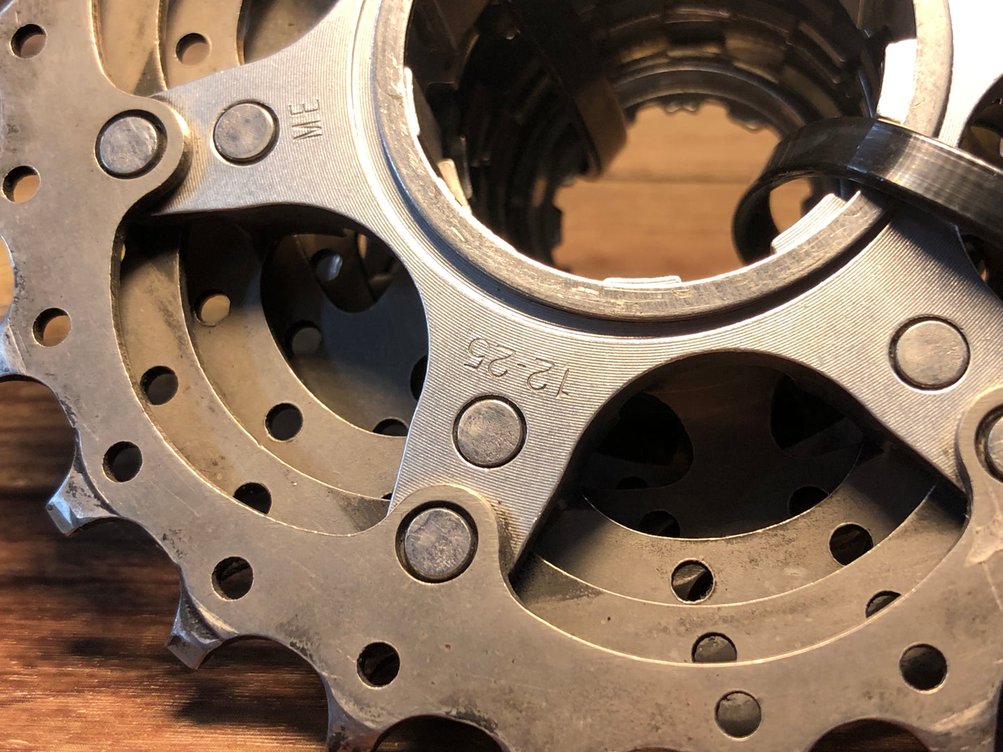 GJ558 シマノ SHIMANO 105 CS-5700 スプロケット 10S 12-25T