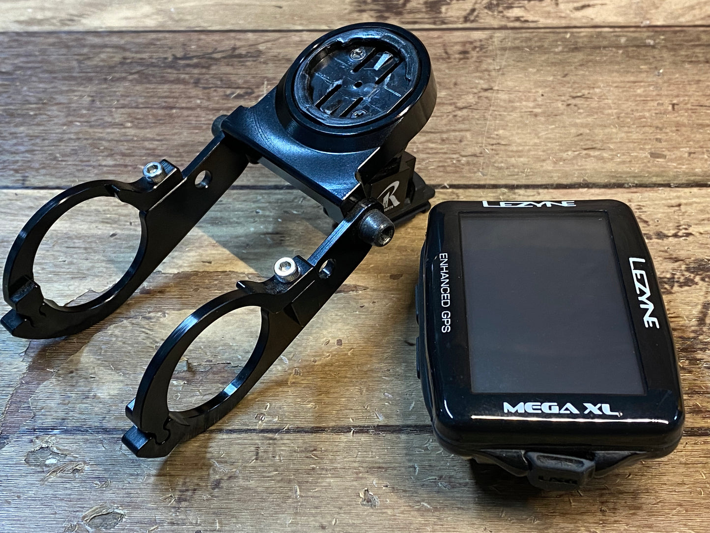 HD692 レザイン LEZYNE MEGA XL GPS サイクルコンピューター レックマウントセット ※動作確認済み