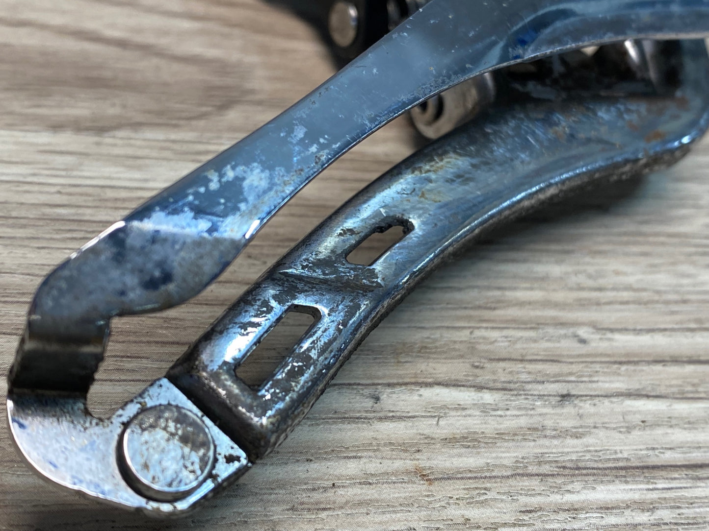 IN129 シマノ SHIMANO アルテグラ ULTGRA FD-6870 DI2 電動 2S フロントディレイラー