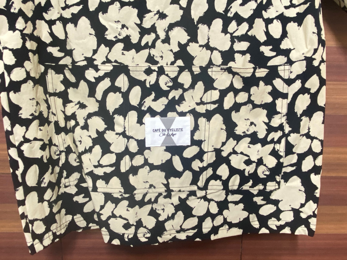 IN558 カフェドシクリステ Cafe du Cycliste LAURELINE ショートスリーブグラベルシャツ 半袖 黒 花柄 XXS