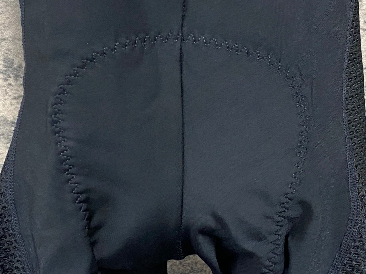 IY680 パールイズミ PEARL iZUMi ビブショーツ M 3DR 黒