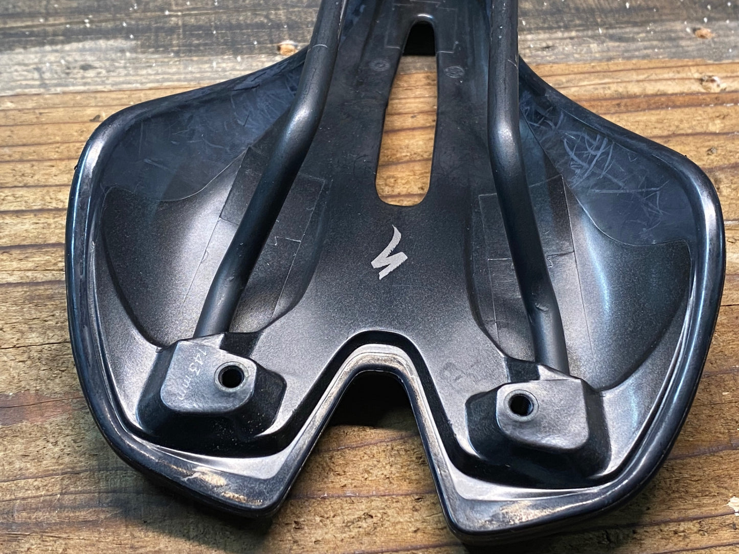 IP411 スペシャライズド SPECIALIZED トゥーペ Toupe Sport サドル 黒 143mm HOLLOW Ti