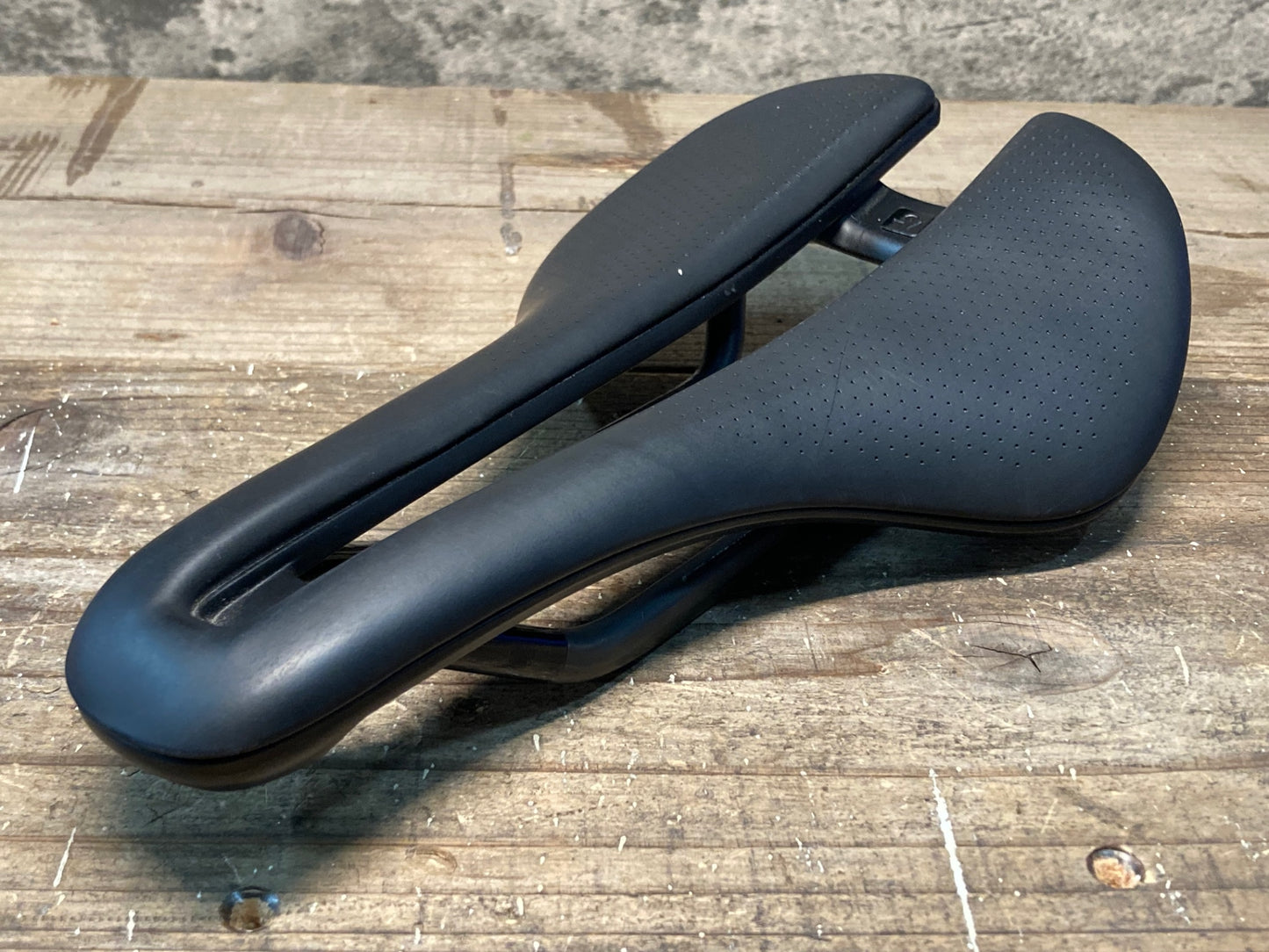 IQ596 ボントレガー BONTRAGER アイオロス AEOLUS PRO サドル 黒 145mm カーボン