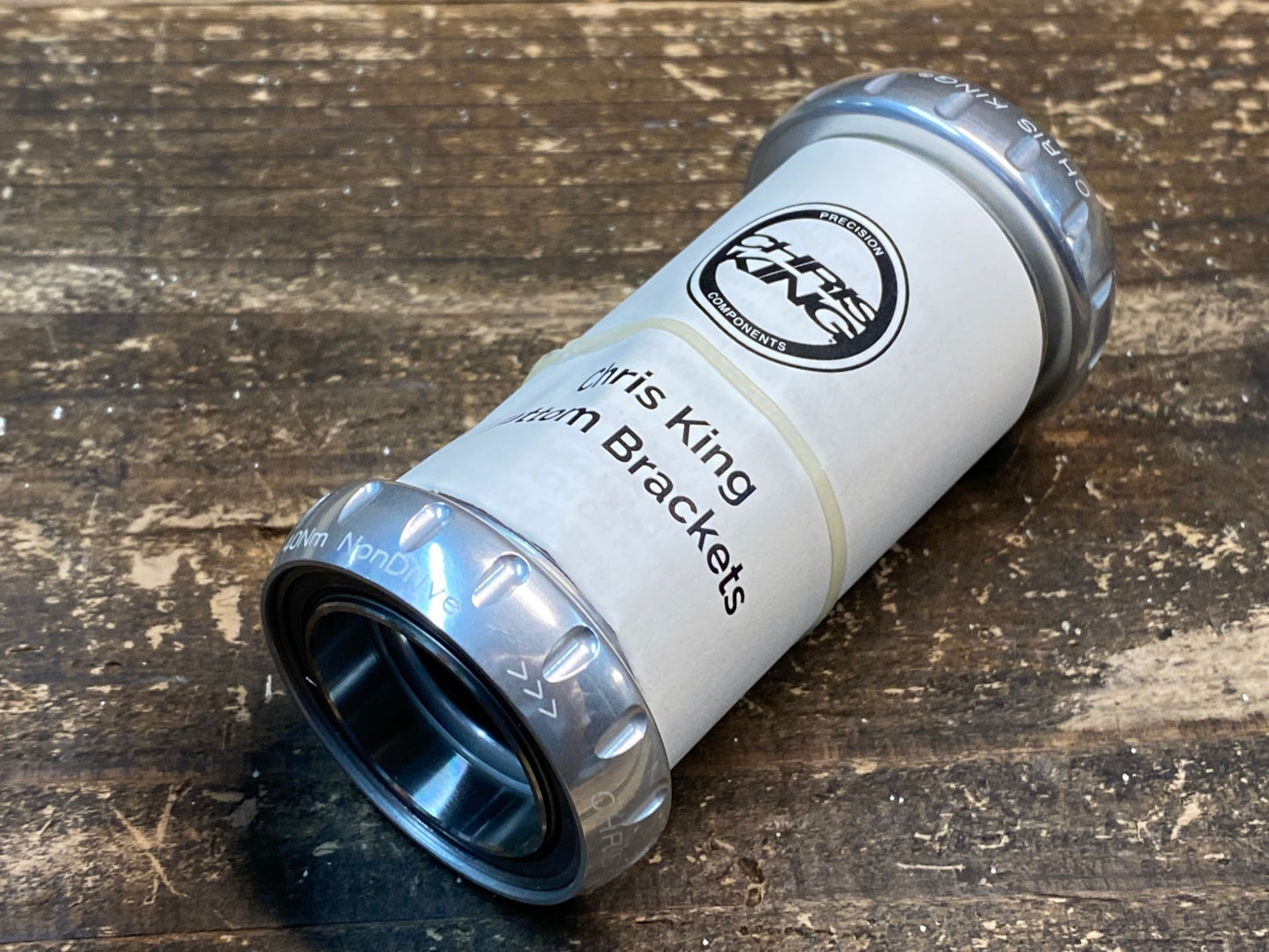 IY764 クリスキング CHRIS KING threadfit24 ボトムブラケット BB シルバー