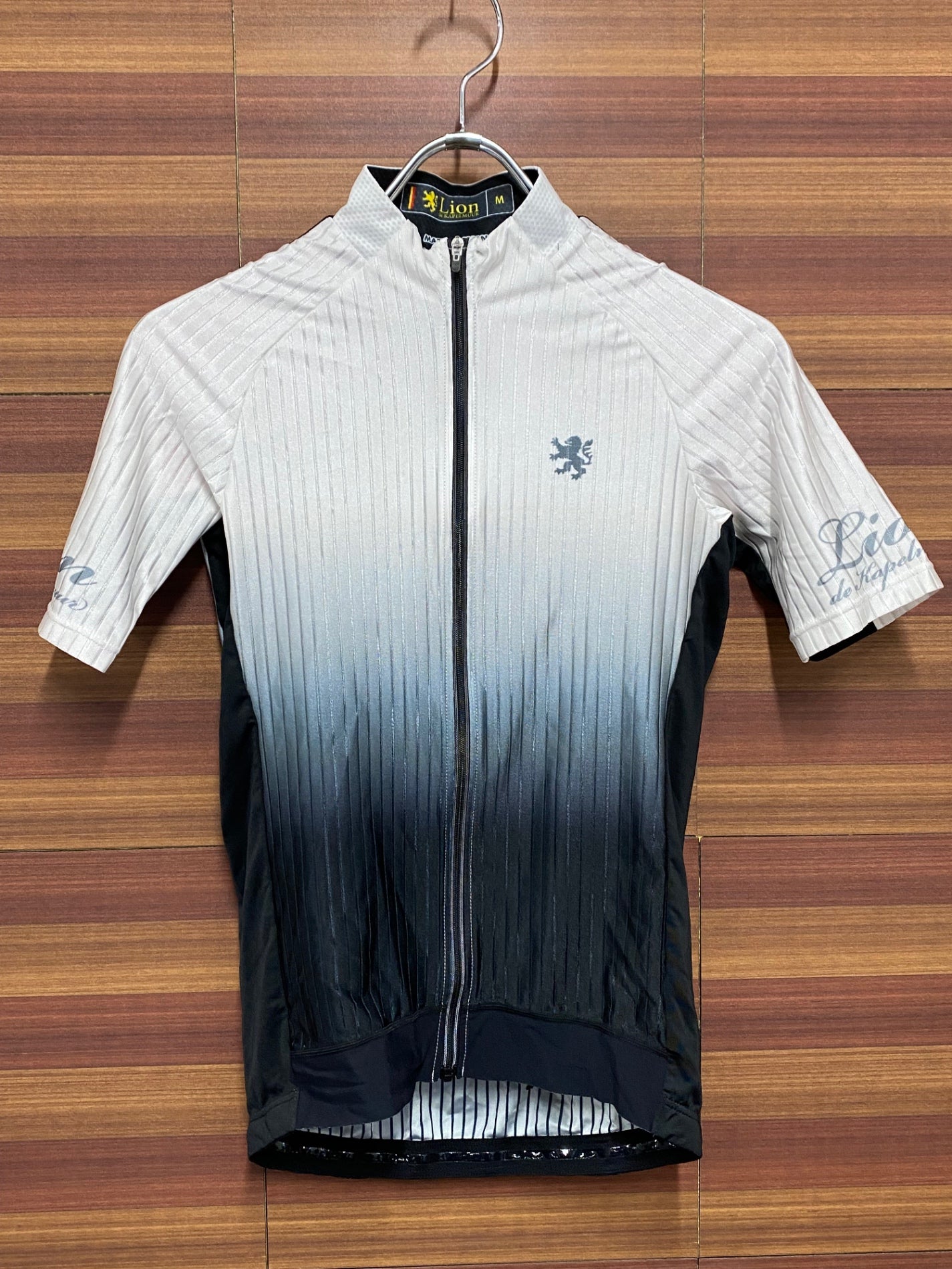 IT549 リオンドカペルミュール Lion de kapelmuur 半袖サイクルジャージ 白黒 エアロ M