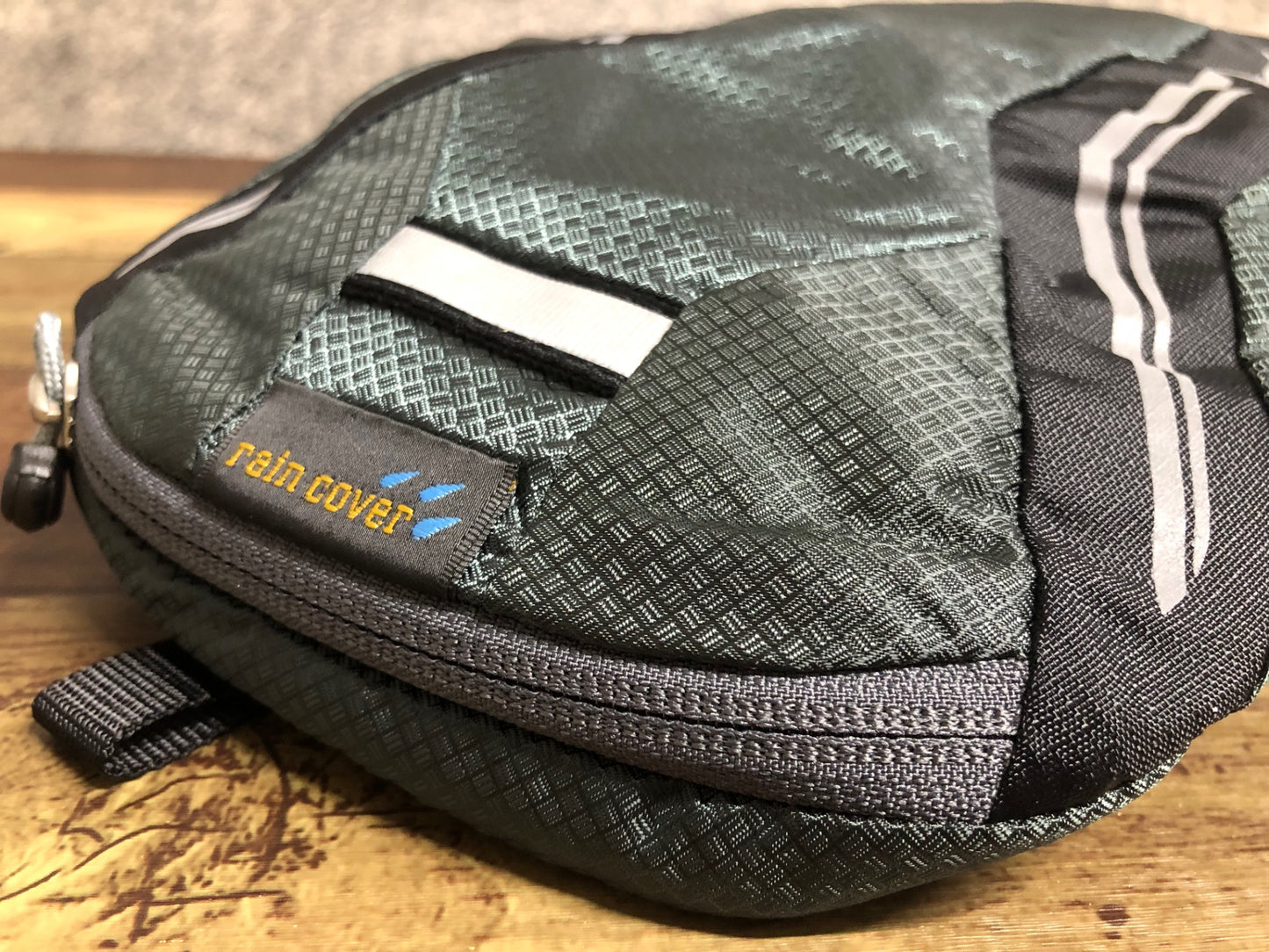 IY223 ドイター deuter road one リュック バックパック グレー 黒