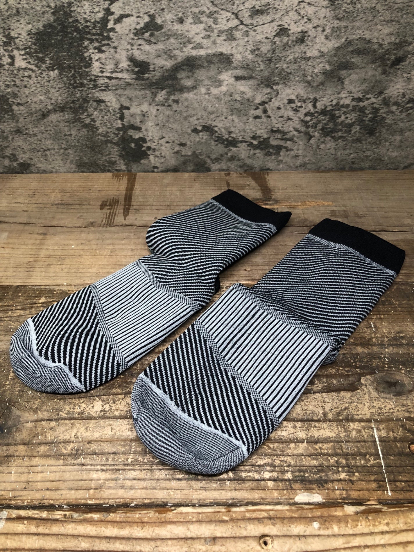 IX049 レリック reric シューズカバー 白黒 M