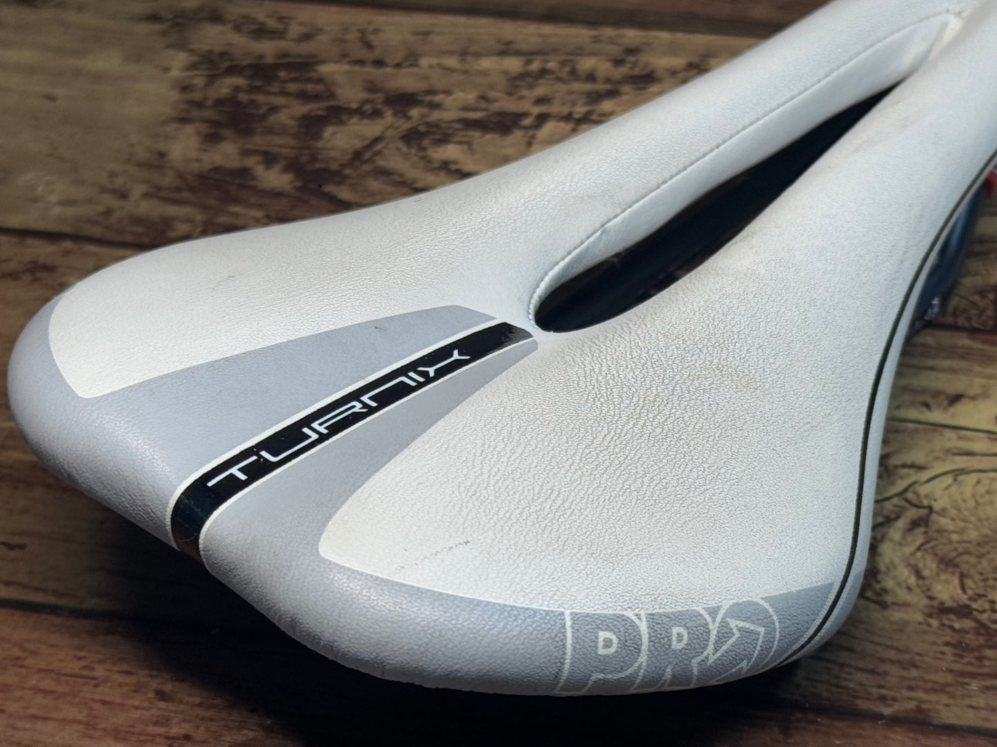 IP228 プロ PRO TURNIX CARBON サドル 白 カーボンレール