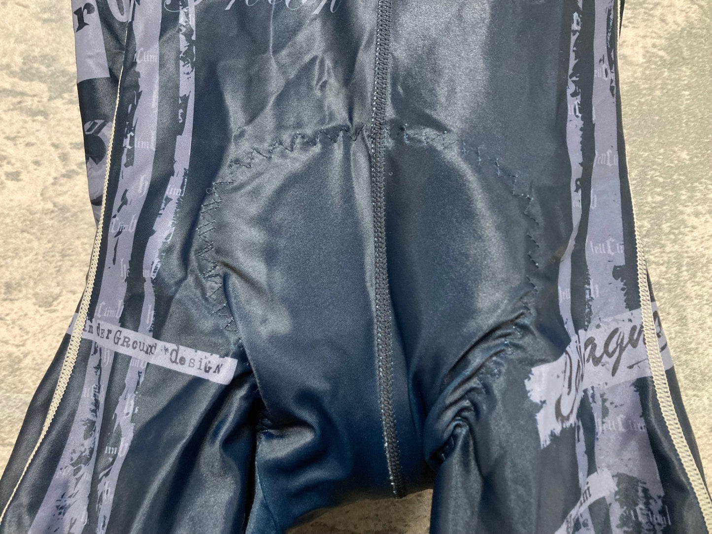 IY629 パンダーニ Pandani ビブショーツ 白 紺 L