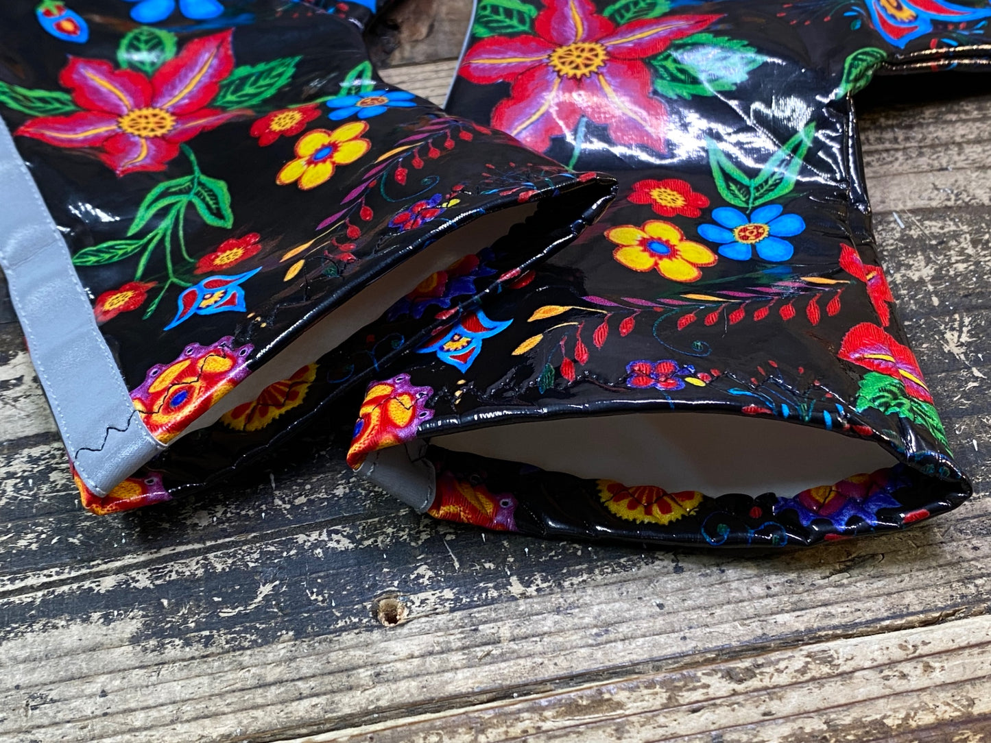 JC854 サイコロジー CYCOLOGI シューズカバー 黒 花柄 M エナメル 裏起毛