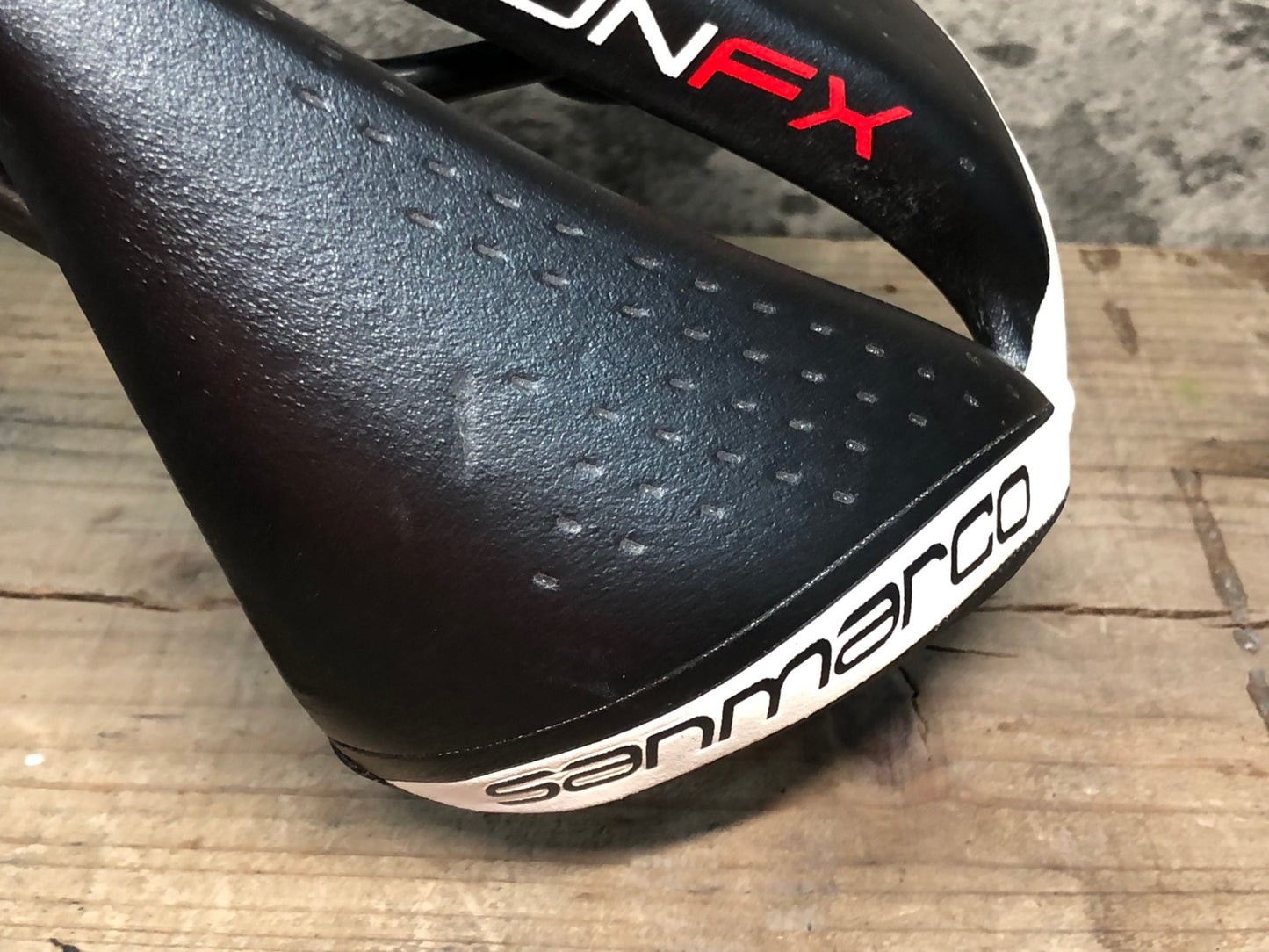 IO353 サンマルコ san marco マントラ MANTRA サドル 白黒 カーボンレール 実測138mm