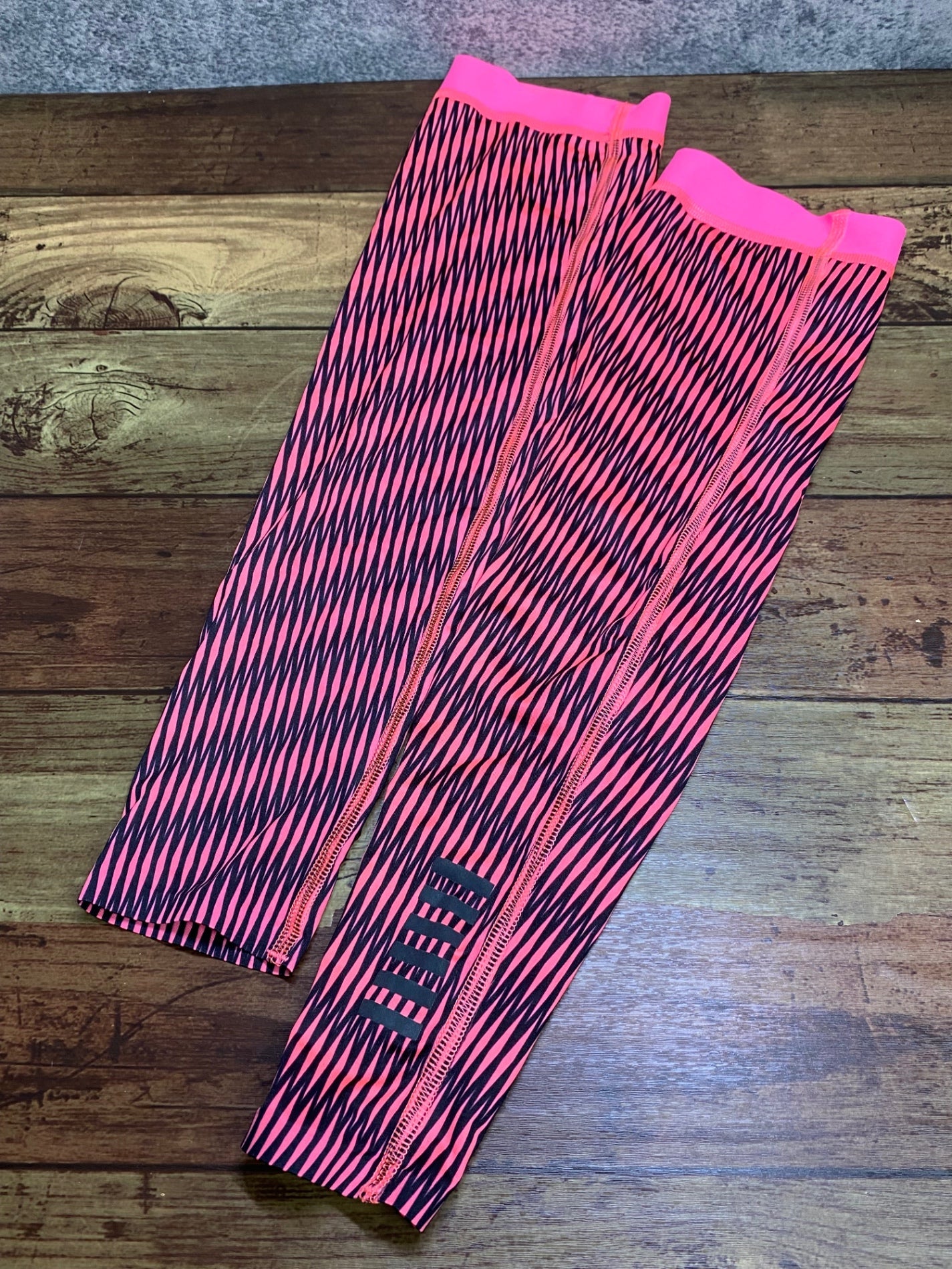 IO434 ラファ Rapha アームカバー ピンク 黒 総柄 M