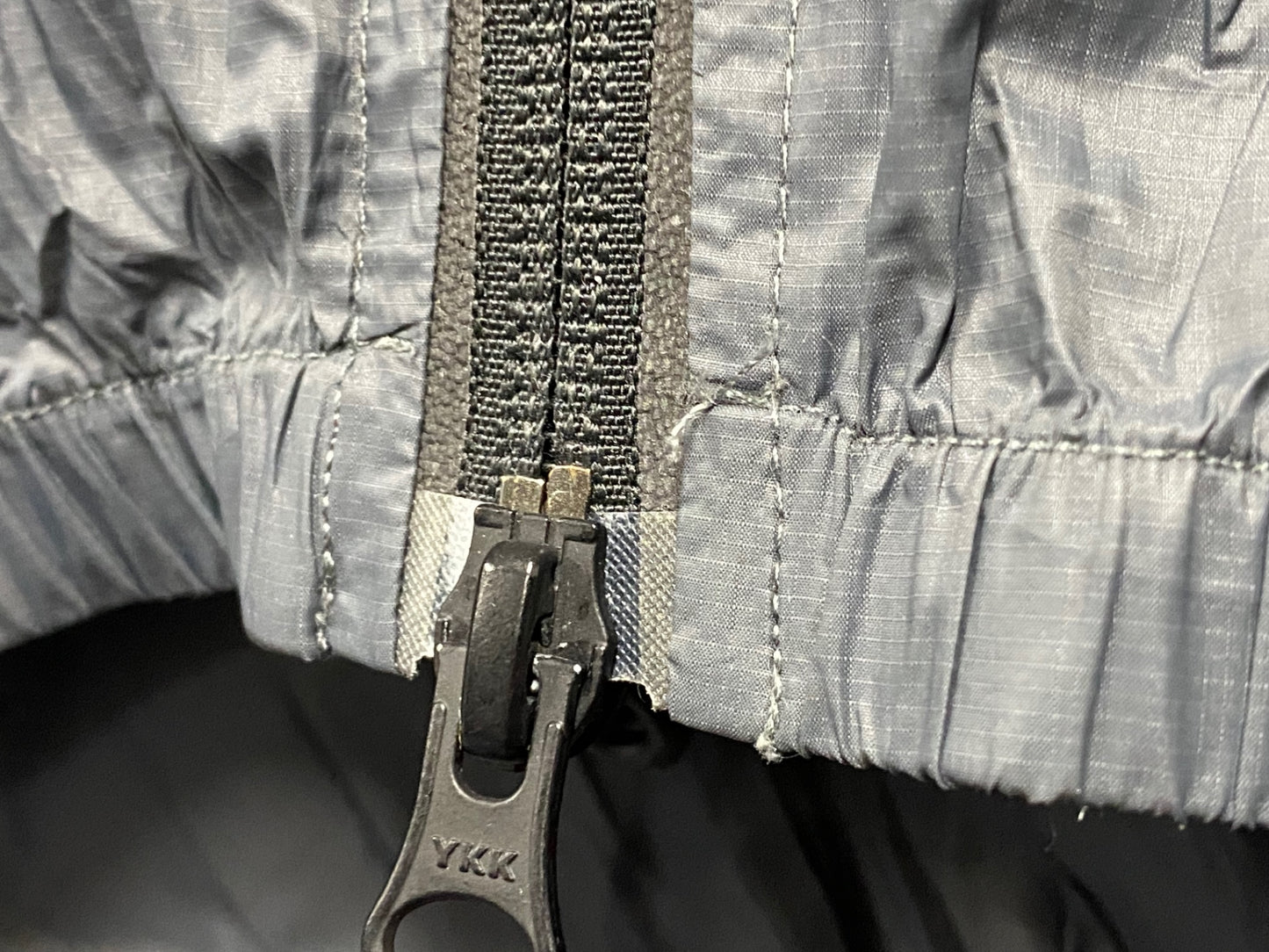 IT993 ケイデンス CADENCE 長袖ウィンドブレーカー グレー M