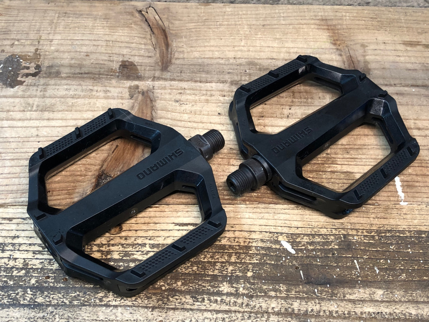 IW053 シマノ SHIMANO PD-EF102 フラットペダル 黒