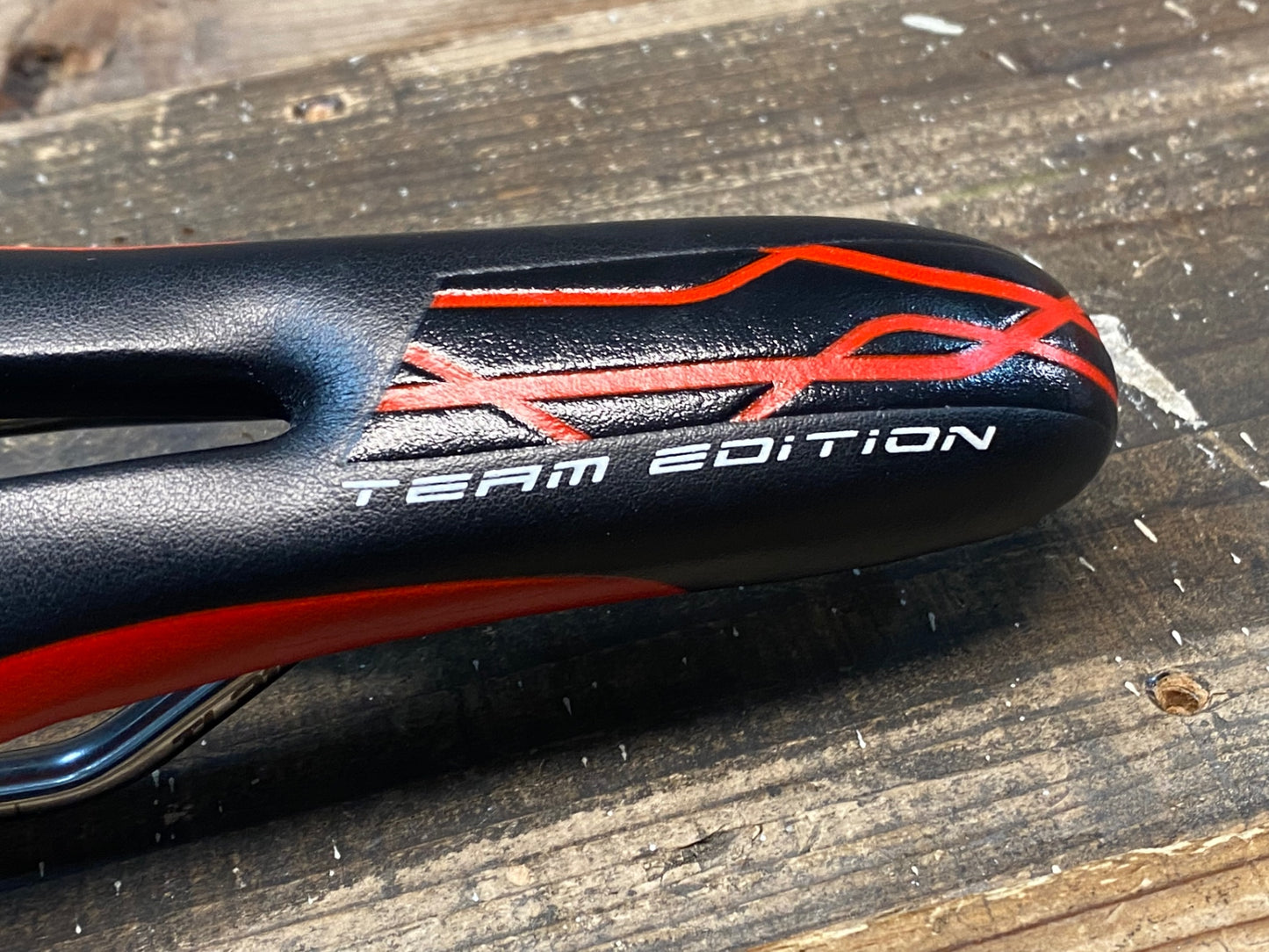 IS267 セライタリア selle italia SLR TEAM EDITION サドル 黒 赤 TI316レール