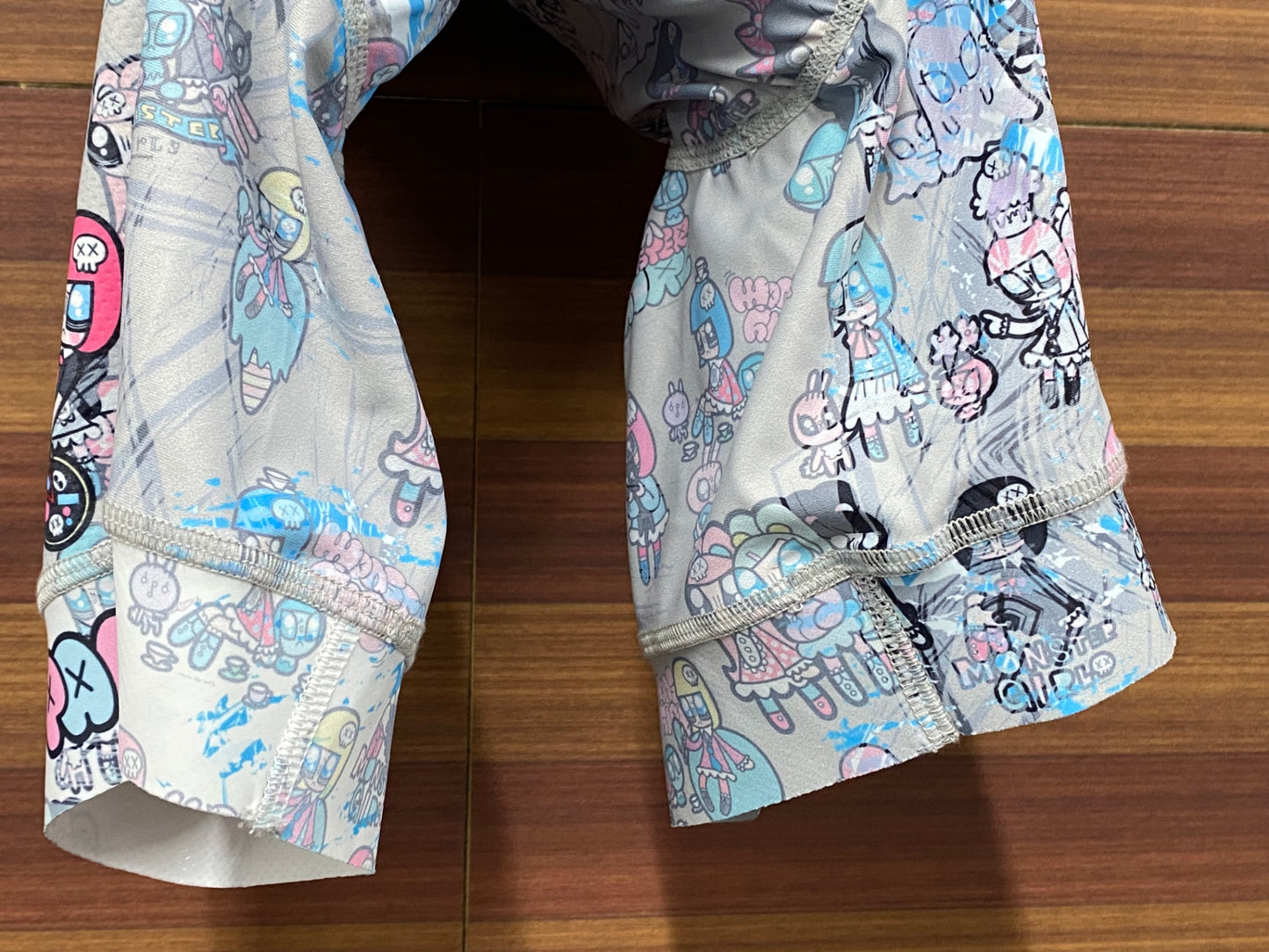 IT123 パンダーニ Pandani ビブショーツ グレー 総柄 S