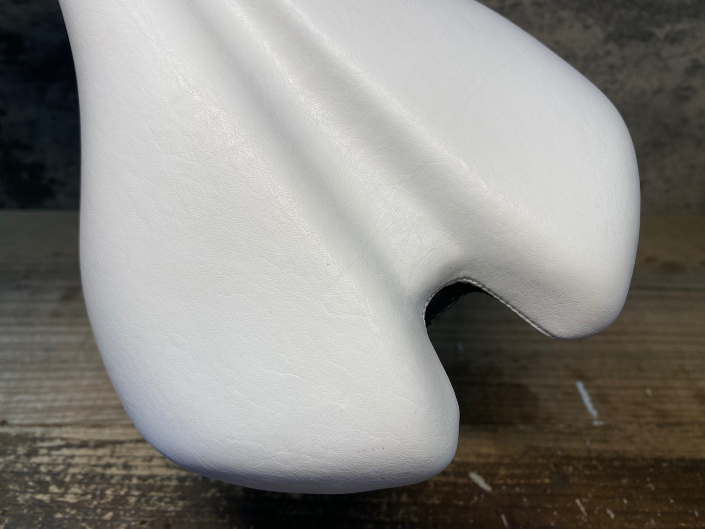 IW002 ジャイアント GIANT CONNECT COMFORT SADDLE サドル 白 クロモリ