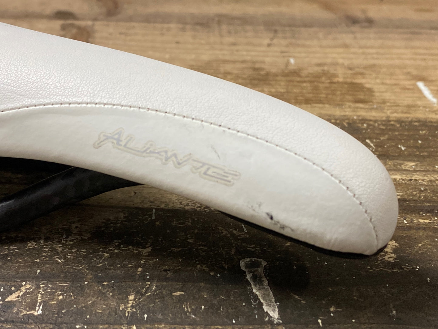 IX446 フィジーク fizik アリアンテ ALIANTE サドル カーボンレール 白