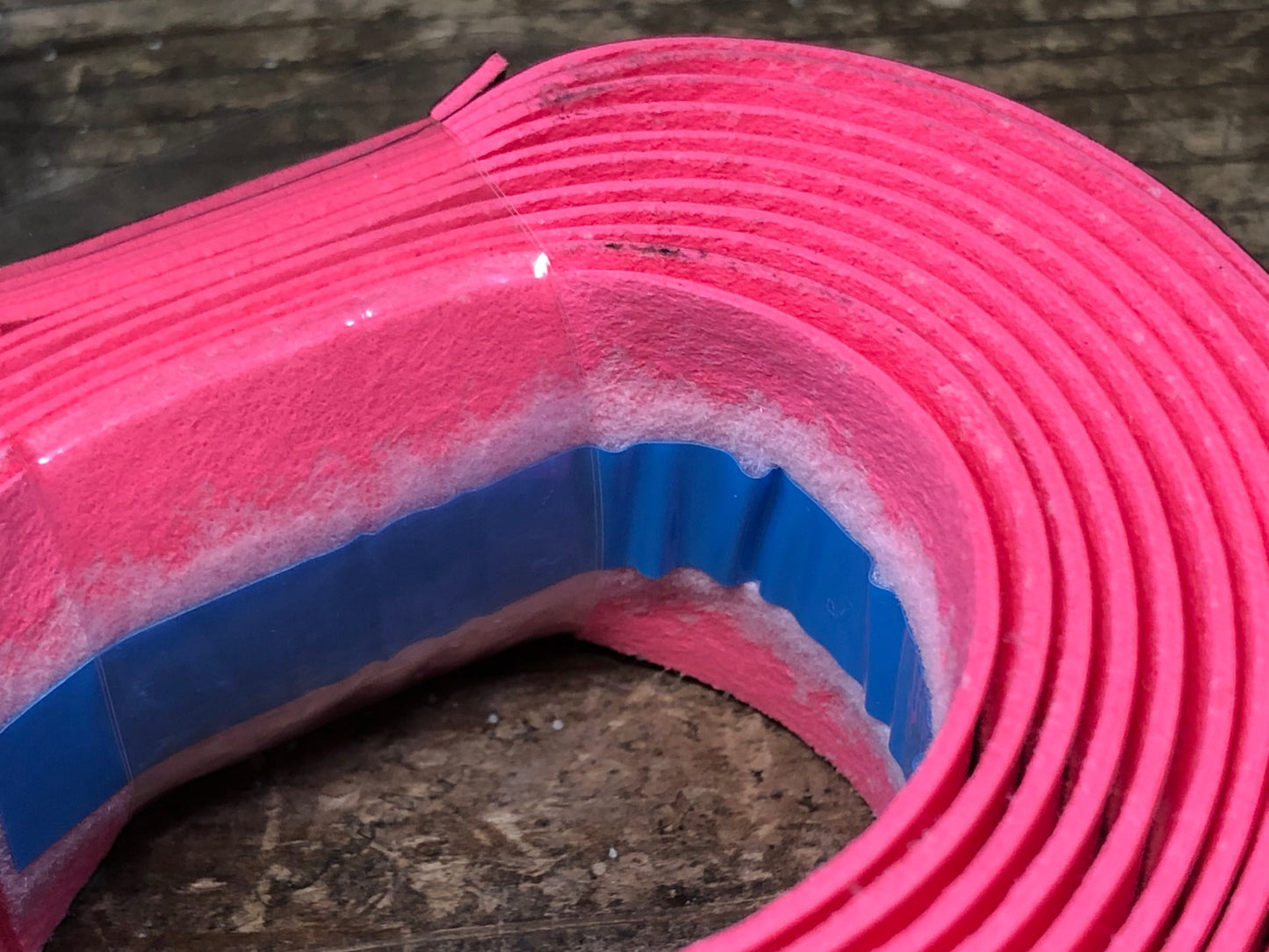 IS914 フィジーク fizik VENTO バーテープ 黒 ピンク 2.0mm