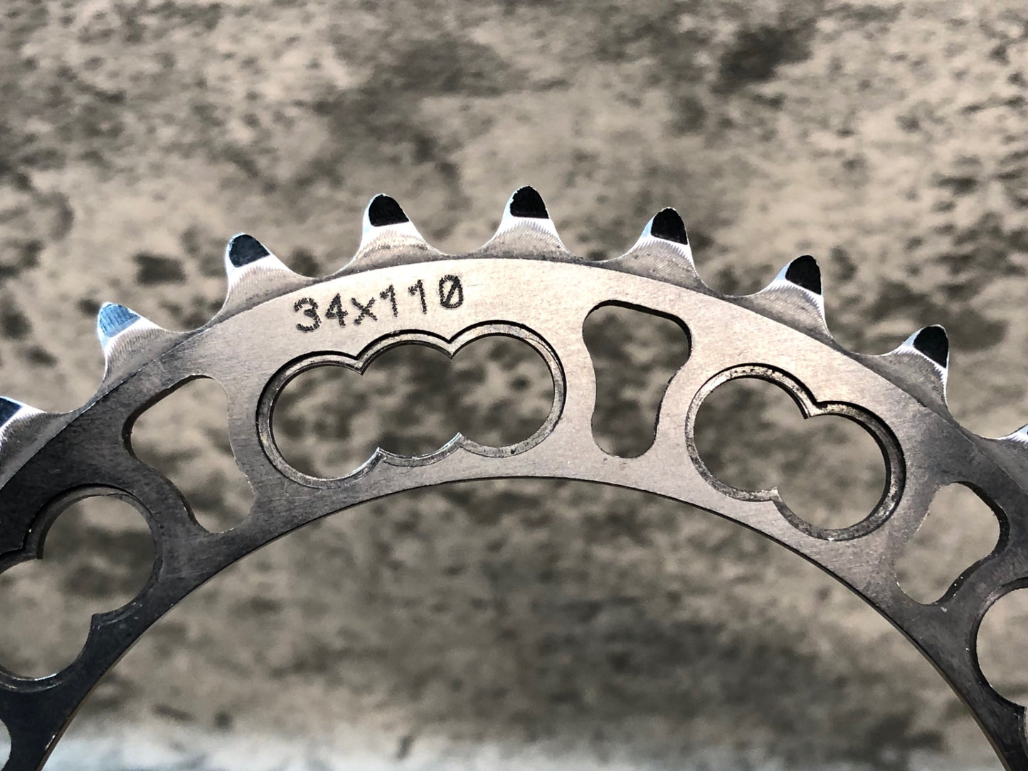 IO772 ローター ROTOR Q-RINGS チェーンリング 楕円 34T BCD110