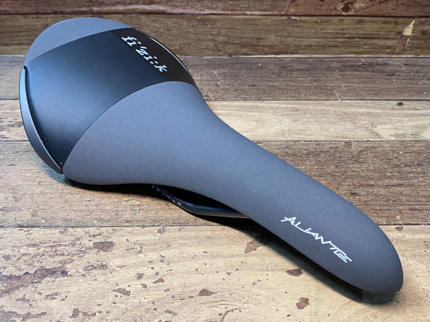 IM940 フィジーク Fizik ALIANTE R3 サドル KIUMレール