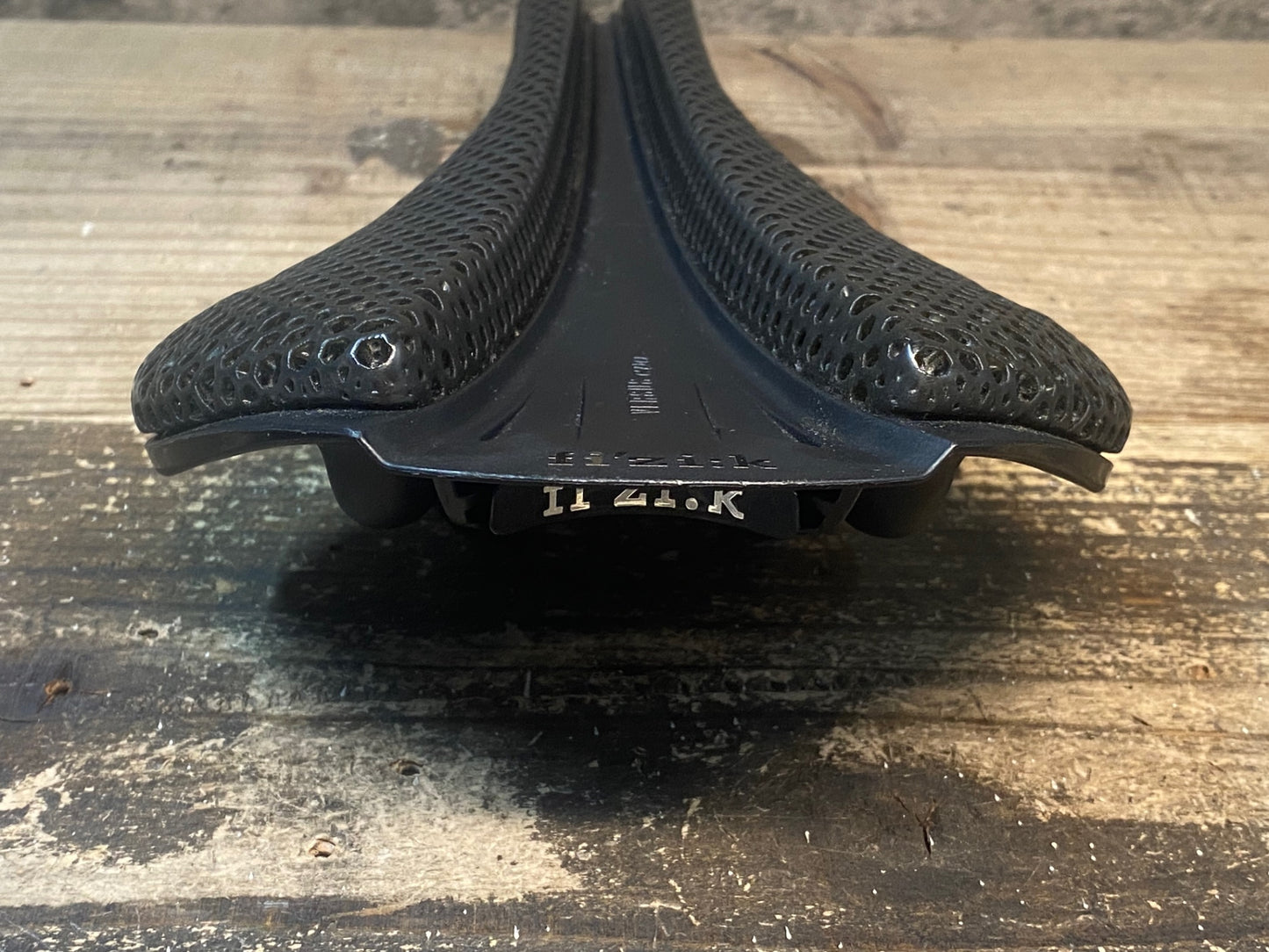 IW562 フィジーク fizik アンタレス ANTARES VERSUS EVO R3 ADAPTIVE サドル 139mm kiumレール