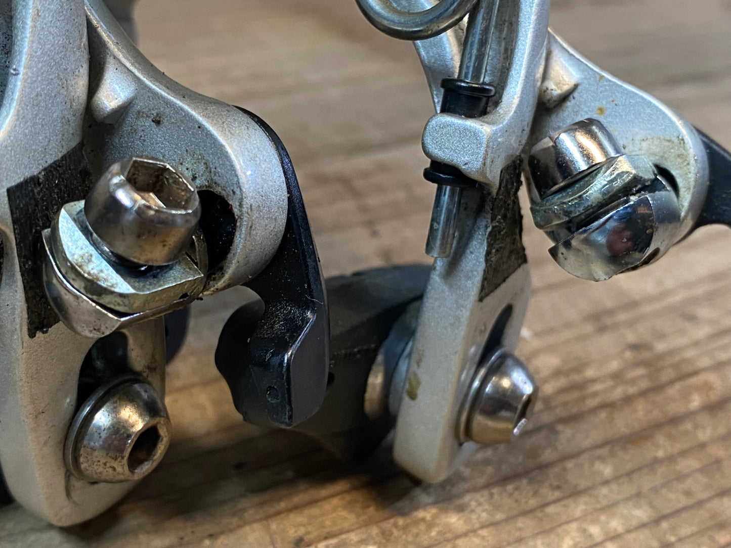 IU318 シマノ SHIMANO ソラ SORA BR-3400 ブレーキキャリパー 前後セット