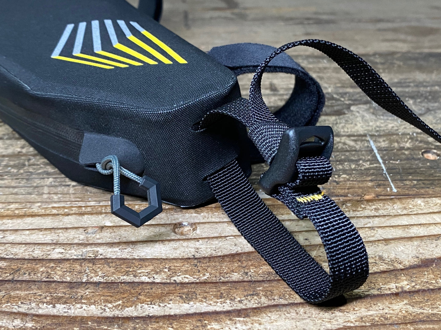 IV314 アピデュラ APIDURA RACING LONG TOPTUBE BAG ロングトップチューブバッグ