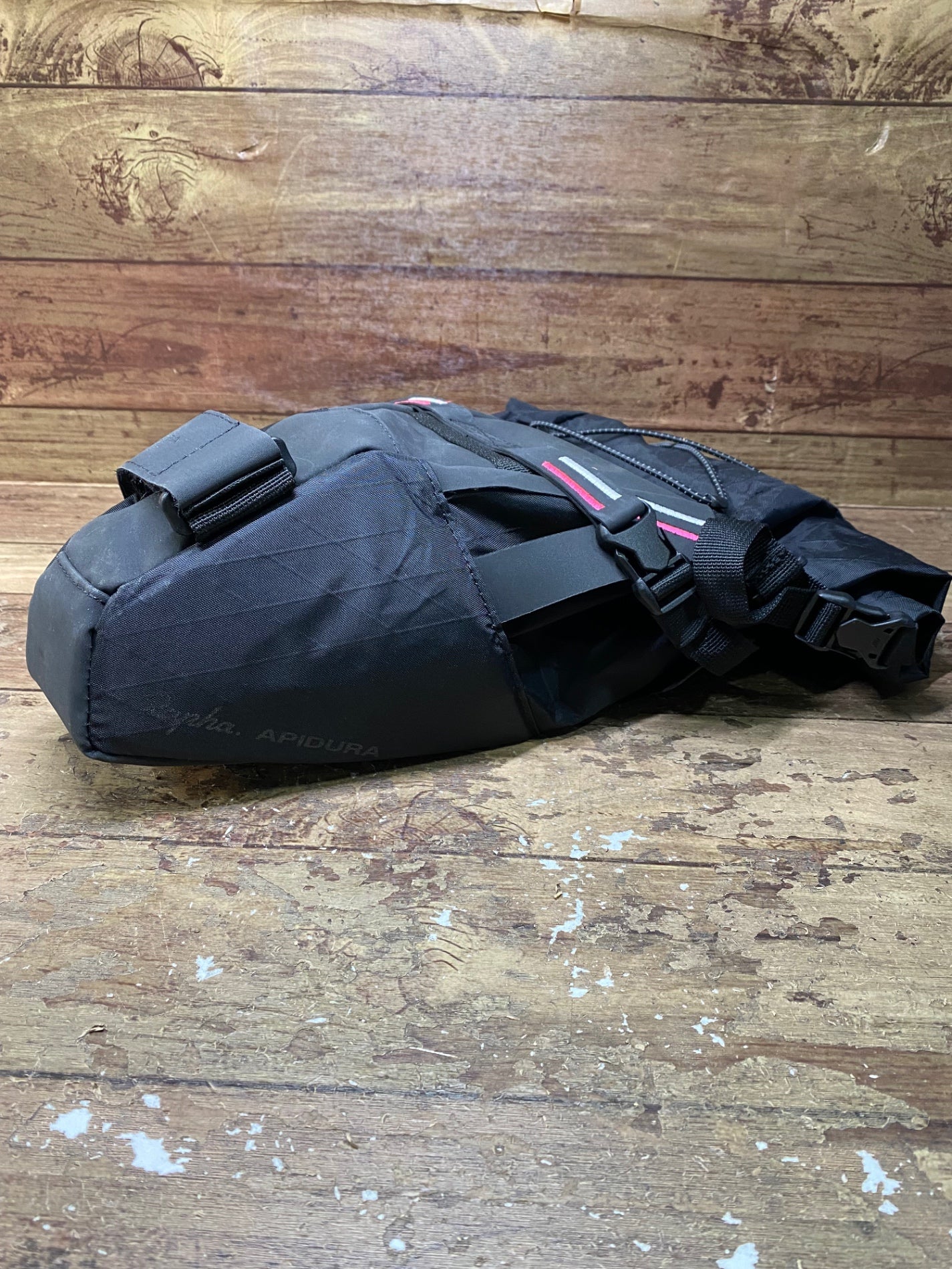 IL652 アピデュラ ラファ APIDURA Rapha サドルバッグ 黒 ピンク