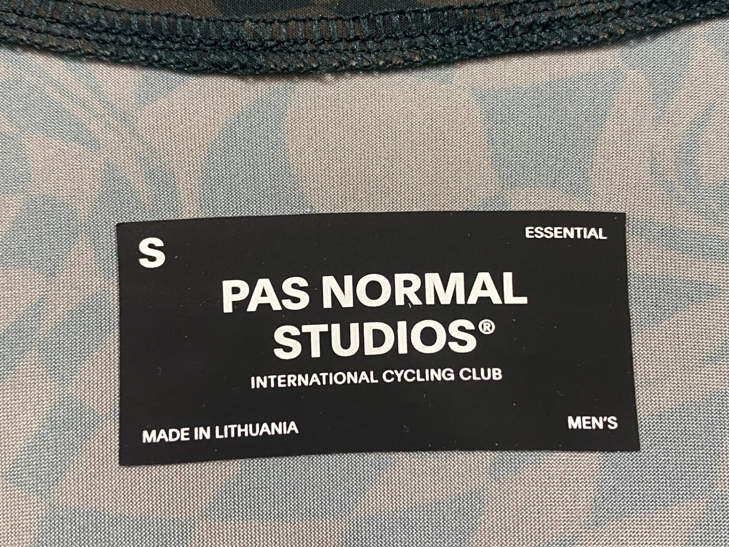 JC437 パスノーマルスタジオ Pas Normal Studios | Men's Essential Jersey 半袖 サイクルジャージ オリーブグリーン S
