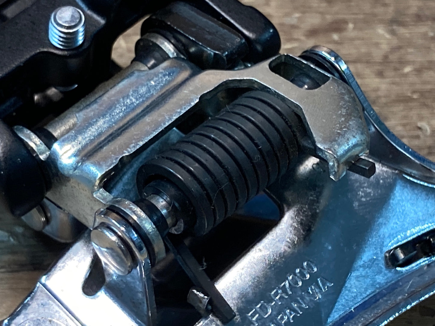 IF382 シマノ SHIMANO 105 FD-R7000 フロントディレイラー 2S 直付け 黒 クランプボルト欠品