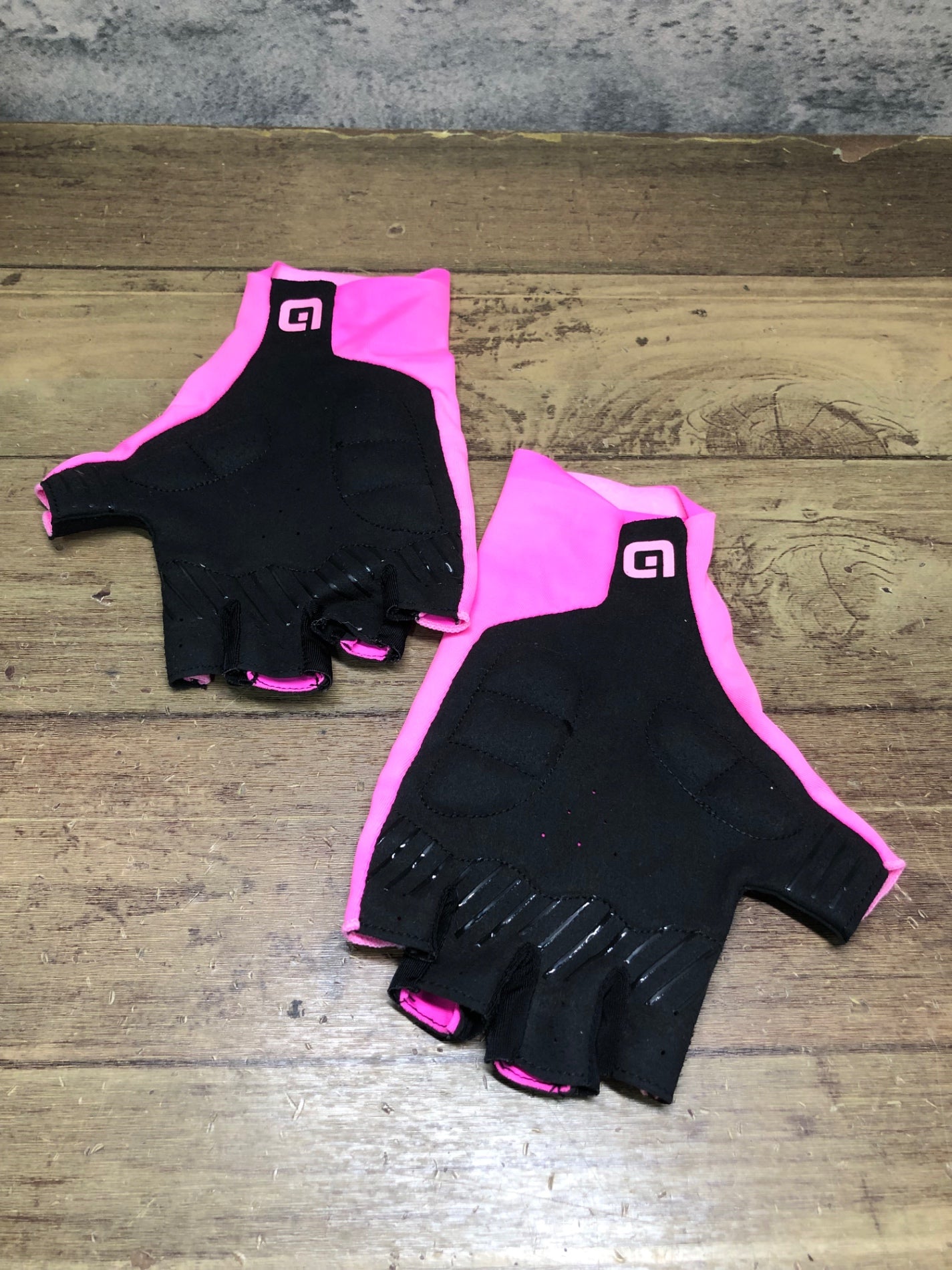 JB351 アレ ALE VELOCISSIMO 指切り グローブ ピンク 黒 M