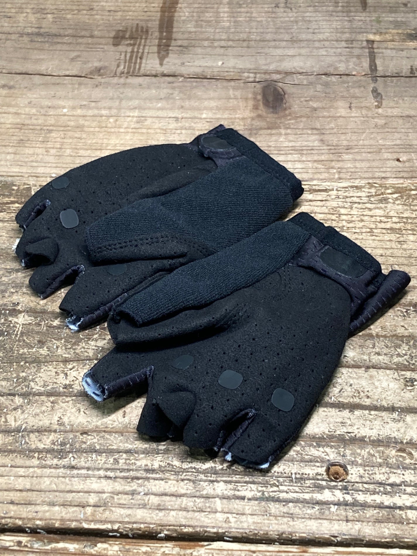 IY539 ポック poc 指切り サイクルグローブ 黒 S