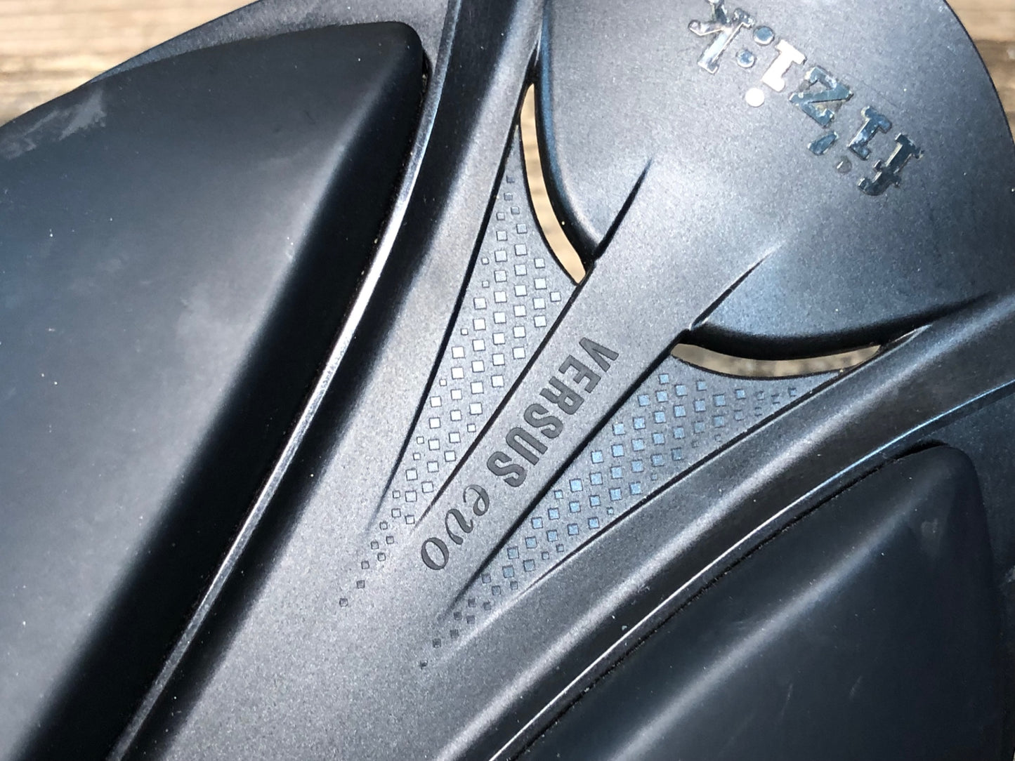 IZ081 フィジーク fizik ARIONE R1 VERSUS EVO サドル 黒 カーボンレール ※プレート欠品