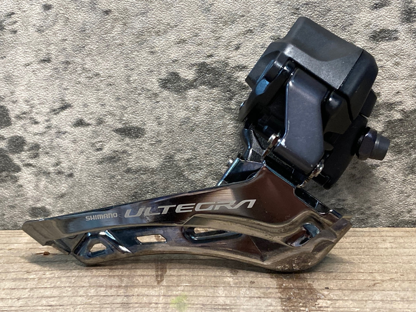 IO625 シマノ SHIMANO アルテグラ ULTEGRA FD-R8150 フロントディレイラー 2S Di2 電動 ※動作確認済