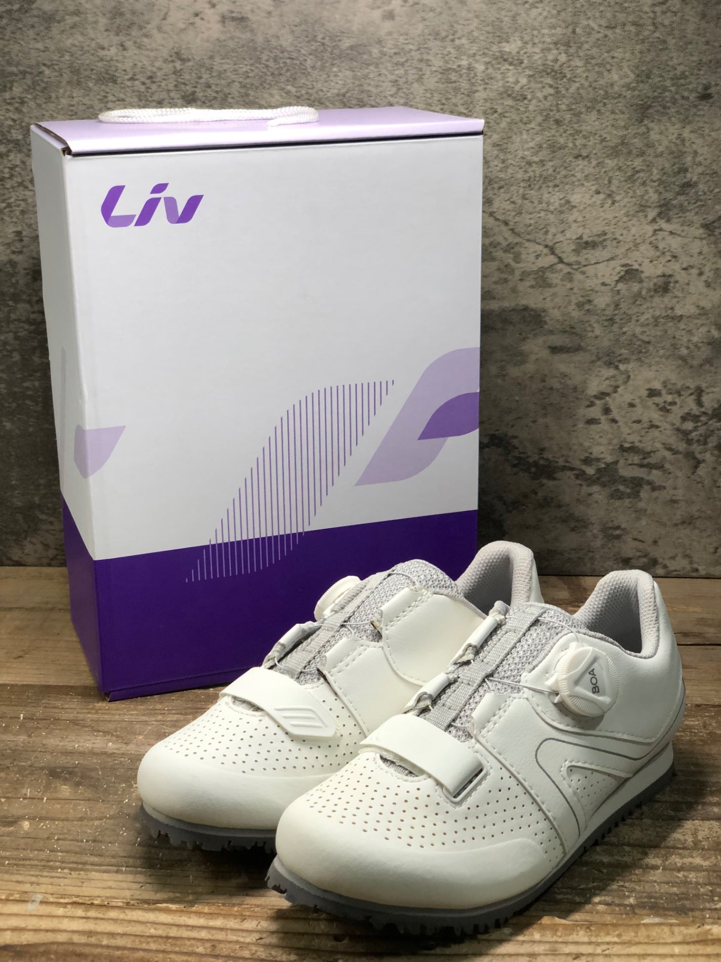 IV982 ジャイアント GIANT Liv FAMA boa フラットシューズ 白シルバー EU36