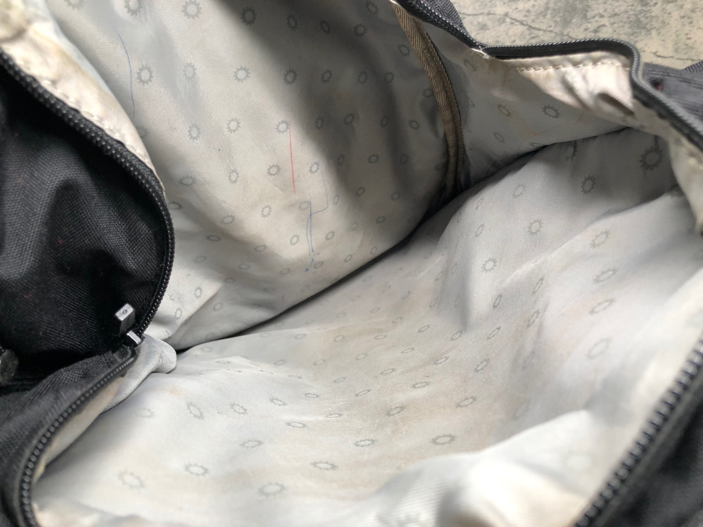 IS766 ラファ Rapha リュック バックパック 黒 黄ばみ 日焼け