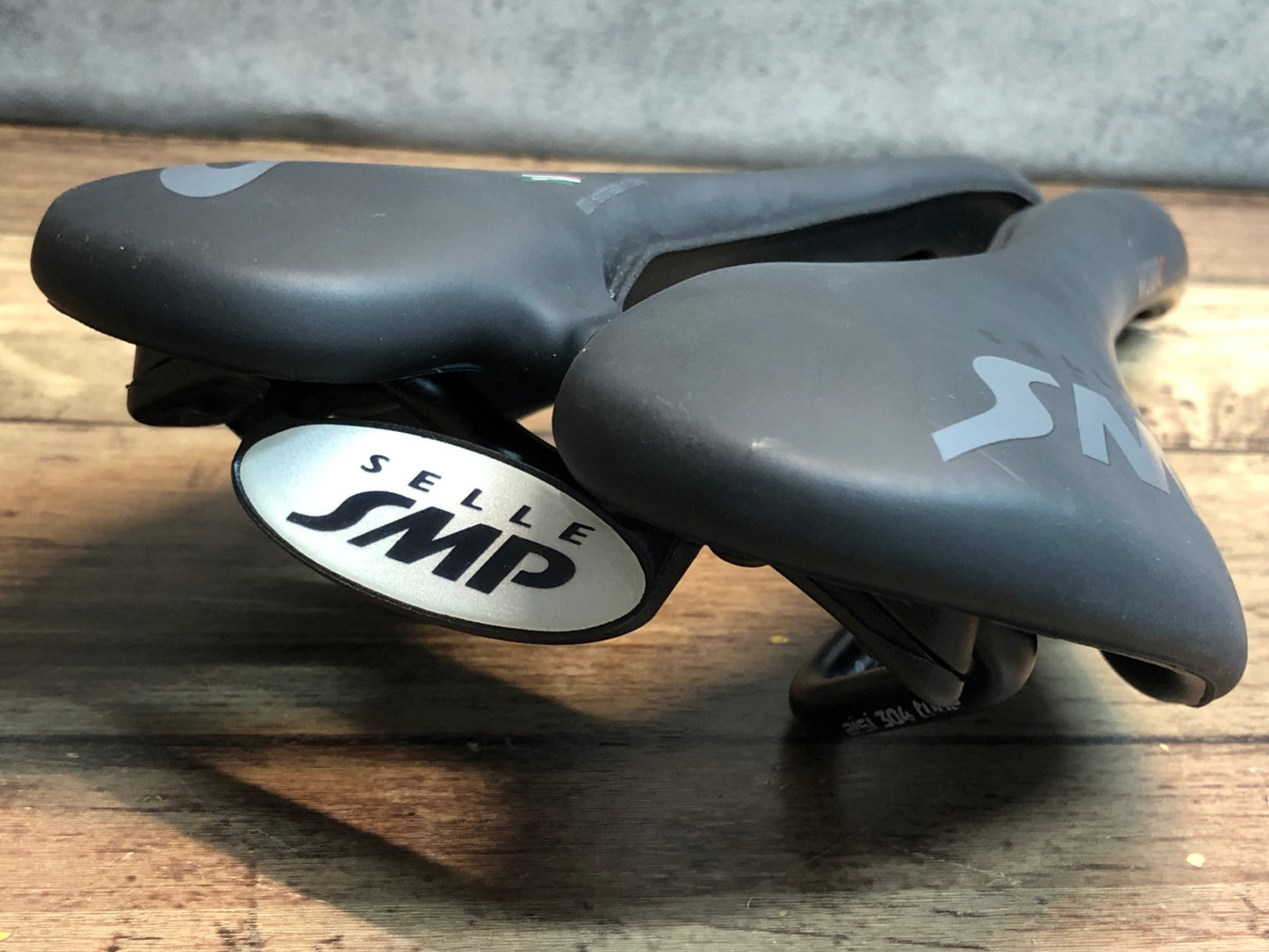 IR593 SELLE SMP VT20C サドル ステンレスレール 144mm 黒